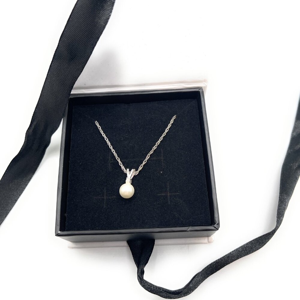 Cate & Chloe Pearl Necklace - (R26) 3317 - Picture 2 of 2